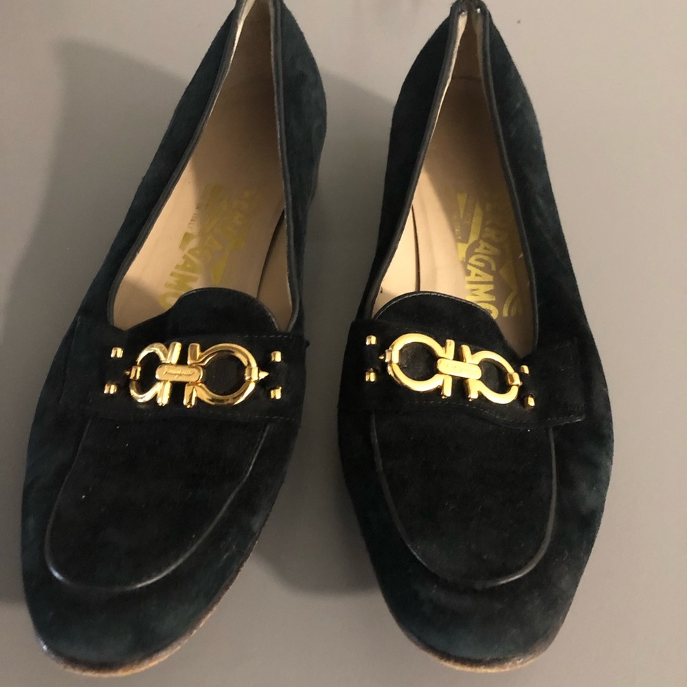 Suede black pair of Ferragamo loafers buckles
